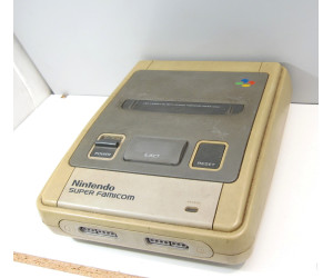Super Famicom konsol (tidig modell)