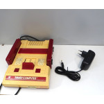 Famicom konsol med AV-utgång (gulnad)
