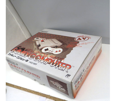 Famicom konsol NEW (AV) HVC-101 (boxad)