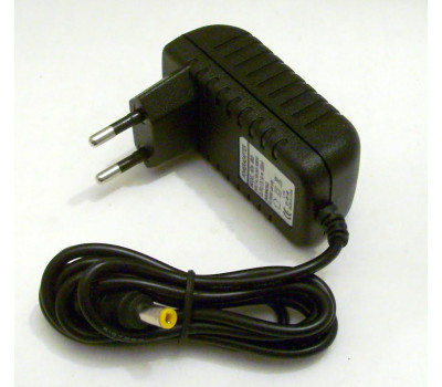 Twin Famicom strömadapter